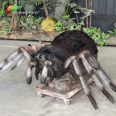 巨大なアニメートクモ 動物園 の 装飾 目的 で 模倣 さ れ た 動物
