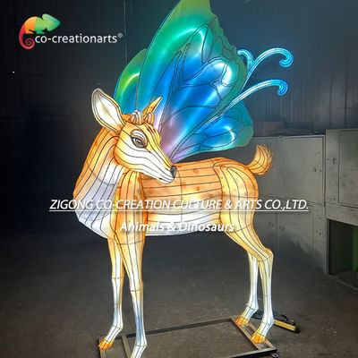 購入 壮大な魅惑の鹿祭り提灯、鮮やかな青緑色の蝶の羽付き | 中国の芸術性 オンライン製造