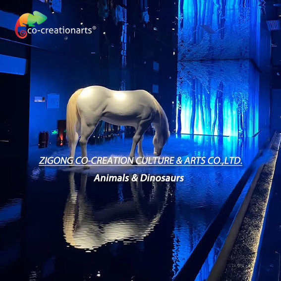 現実 的 な 動動 的 な 馬 の 彫刻